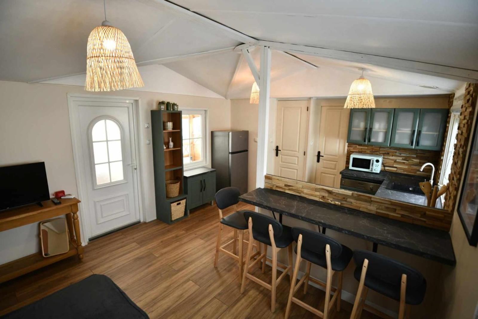 Mobil-Home Charmant Et Moderne Puget-sur Argens Bagian luar foto